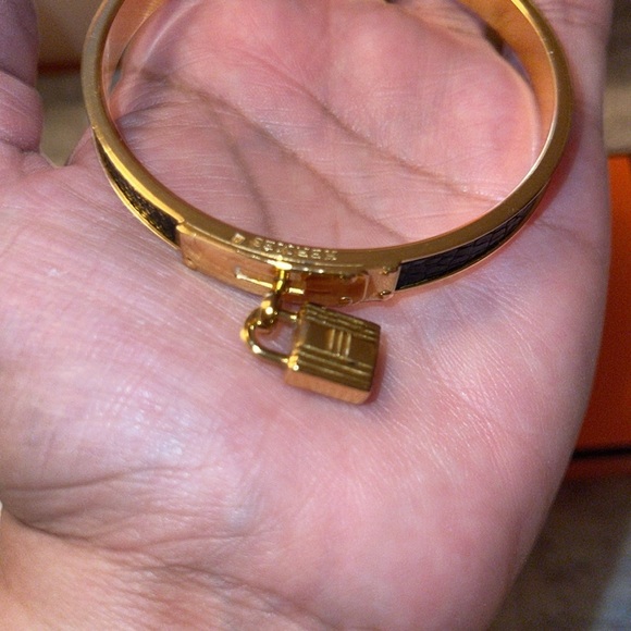 Hermes Preloved bangle with dangling lock on excellent condition color black . - Picture 4 of 5